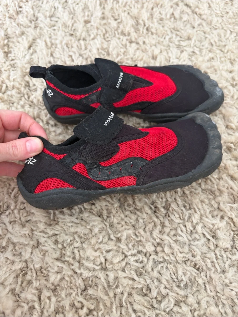 Newtz Water Shoes Black/Red - size 13/1